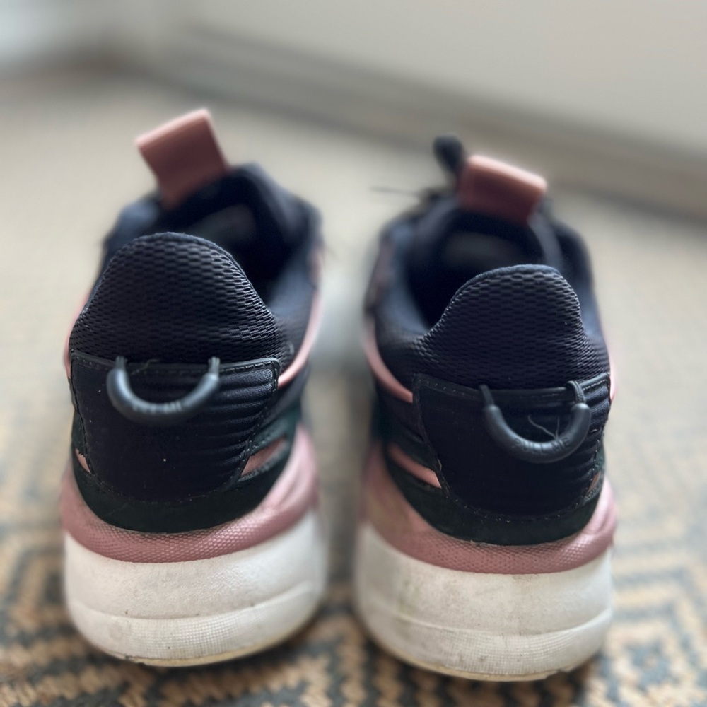 Sneakers - Picture 3 of 4